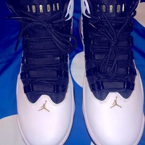 (Nike) Jordan “Max Aura” basketball shoes size 9.5